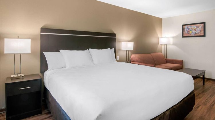 Econo Lodge Inn & Suites Suite