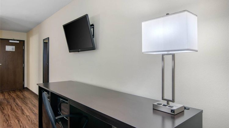 Econo Lodge Inn & Suites Suite