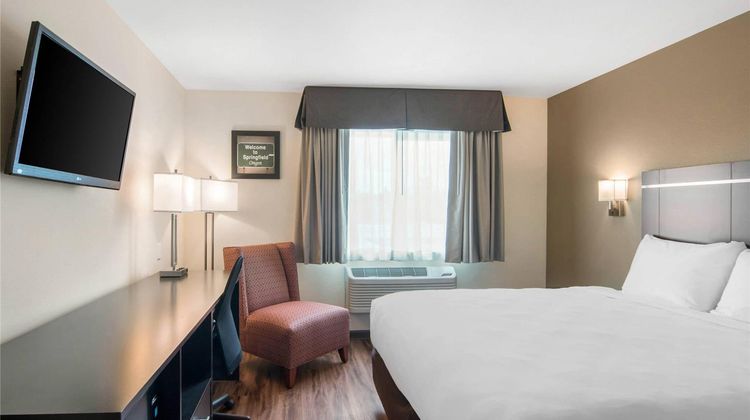 Econo Lodge Inn & Suites Room
