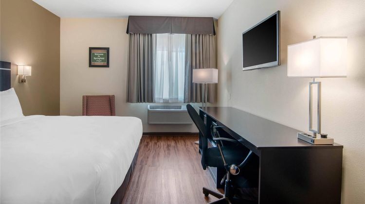 Econo Lodge Inn & Suites Room