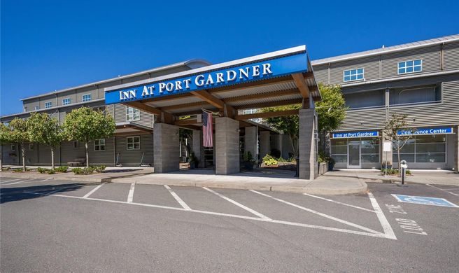 Inn at Port Gardner, Ascend Coll Exterior