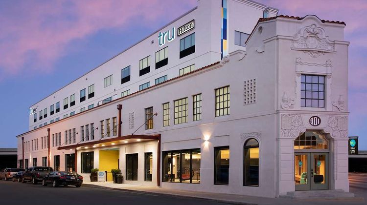 Tru by Hilton Downtown Riverwalk Exterior