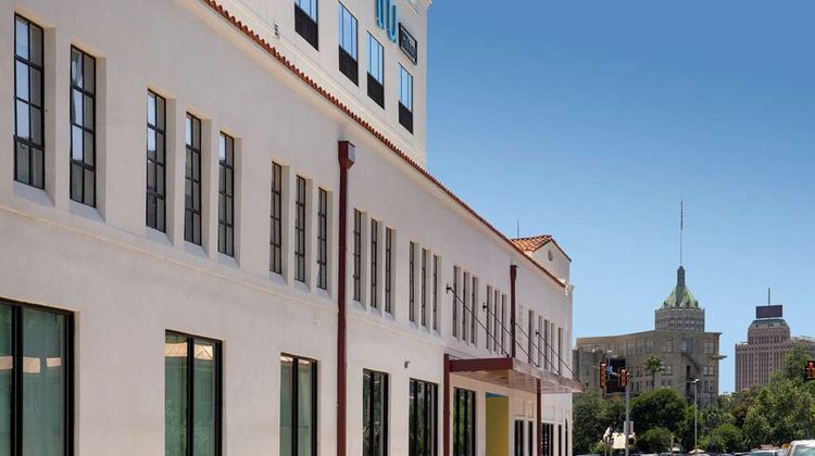 Tru by Hilton Downtown Riverwalk Exterior
