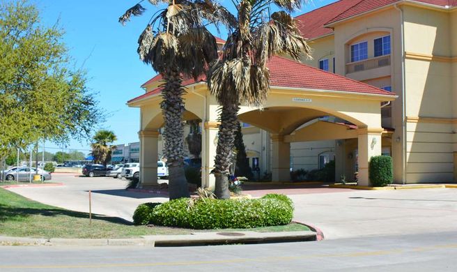 Baymont Inn & Suites Brenham Exterior