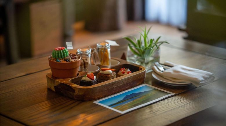 <b>Melia Ba Vi Mountain Retreat Restaurant</b>. Images powered by <a href="https://iceportal.shijigroup.com/" title="IcePortal" target="_blank">IcePortal</a>.