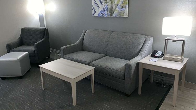 Best Western Plus Clarks Summit Scranton Suite