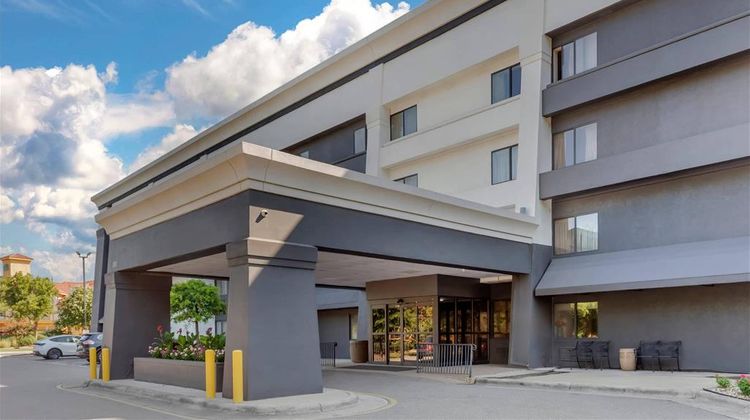 Quality Inn & Suites Raleigh Airport Exterior