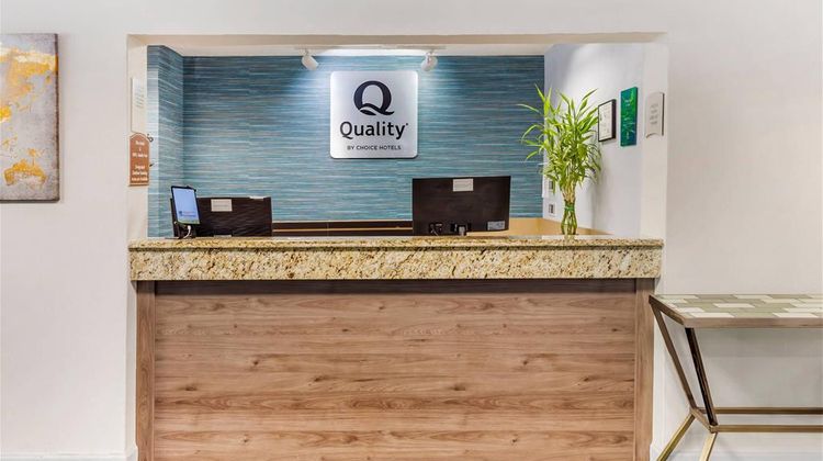 Quality Inn & Suites Raleigh Airport Lobby