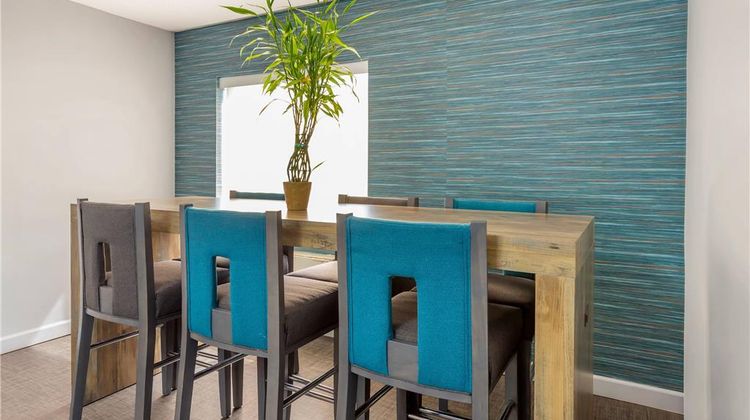 Quality Inn & Suites Raleigh Airport Restaurant