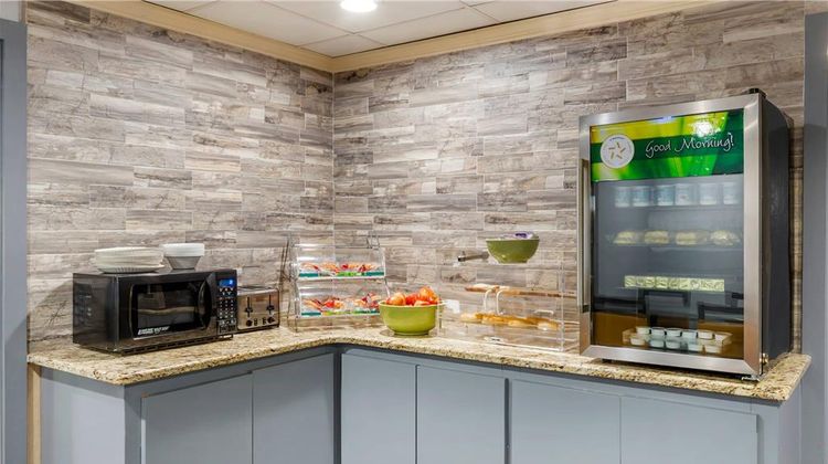 Quality Inn & Suites Raleigh Airport Restaurant