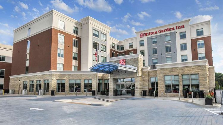 Hilton Garden Inn Cincinnati Midtown Exterior