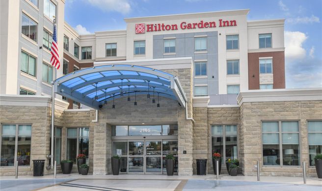 Hilton Garden Inn Cincinnati Midtown Exterior