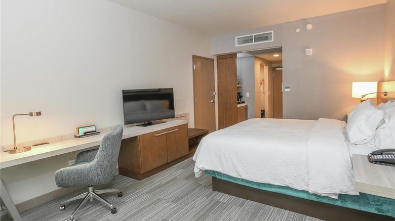 <b>Hilton Garden Inn Cincinnati Midtown Room</b>. Images powered by <a href="https://iceportal.shijigroup.com/" title="IcePortal" target="_blank">IcePortal</a>.