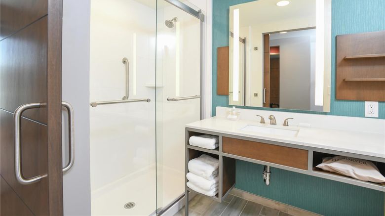 <b>Hilton Garden Inn Cincinnati Midtown Room</b>. Images powered by <a href="https://iceportal.shijigroup.com/" title="IcePortal" target="_blank">IcePortal</a>.