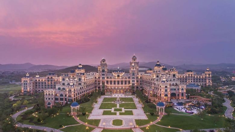 Hilton Dalian Golden Pebble Beach Resort Exterior. Images powered by <a href="https://iceportal.shijigroup.com" target="_blank" rel="noopener">Ice Portal</a>.