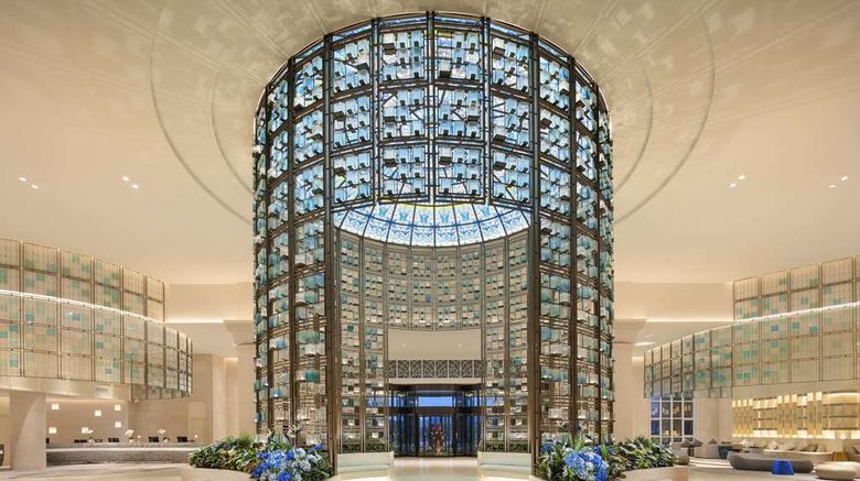 <b>Hilton Dalian Golden Pebble Beach Resort Lobby</b>. Images powered by <a href="https://iceportal.shijigroup.com/" title="IcePortal" target="_blank">IcePortal</a>.