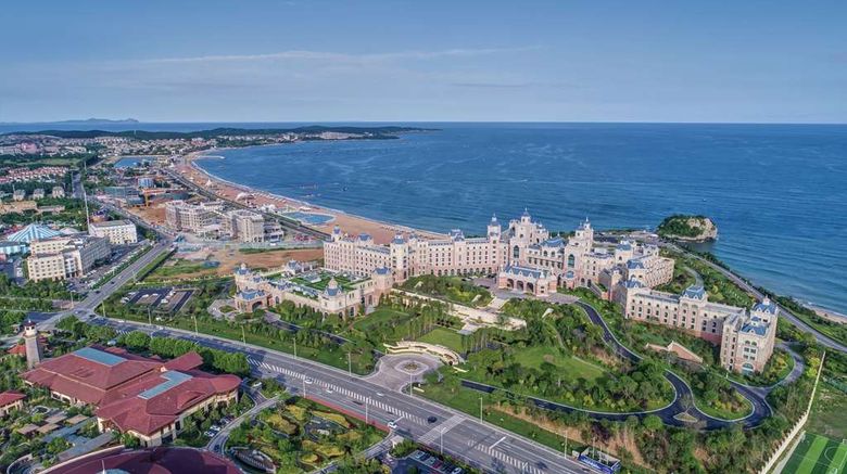 <b>Hilton Dalian Golden Pebble Beach Resort Exterior</b>. Images powered by <a href="https://iceportal.shijigroup.com/" title="IcePortal" target="_blank">IcePortal</a>.