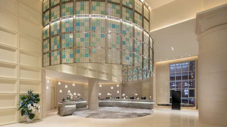 <b>Hilton Dalian Golden Pebble Beach Resort Lobby</b>. Images powered by <a href="https://iceportal.shijigroup.com/" title="IcePortal" target="_blank">IcePortal</a>.