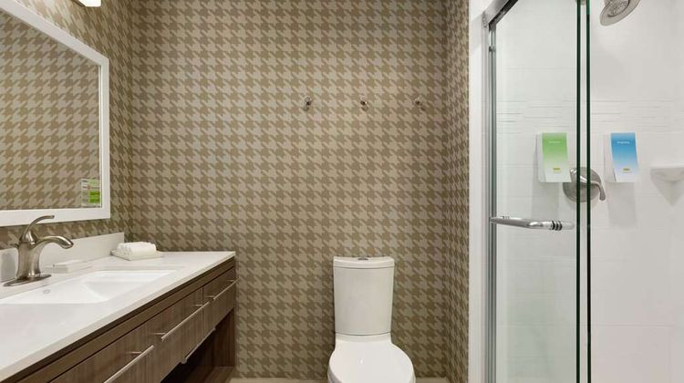Home2 Suites by Hilton Fort Collins Room