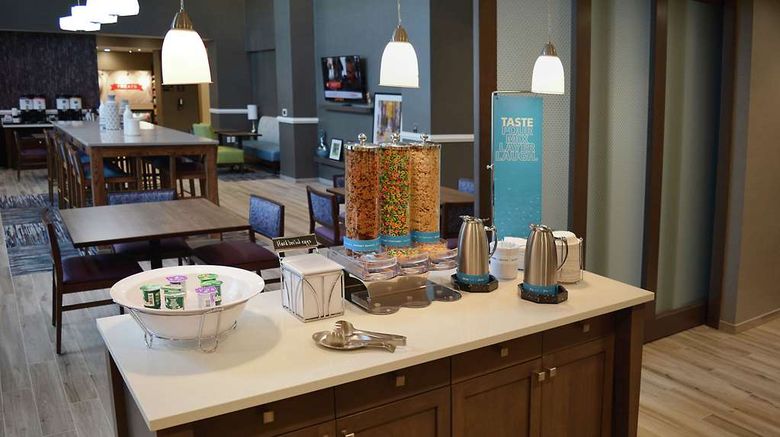 <b>Hampton Inn & Suites Philadelphia/Media Restaurant</b>. Images powered by <a href="https://iceportal.shijigroup.com/" title="IcePortal" target="_blank">IcePortal</a>.