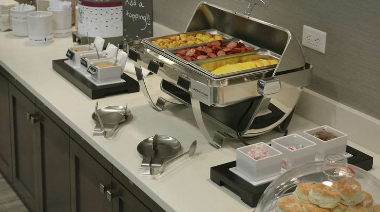 <b>Hampton Inn & Suites Philadelphia/Media Restaurant</b>. Images powered by <a href="https://iceportal.shijigroup.com/" title="IcePortal" target="_blank">IcePortal</a>.