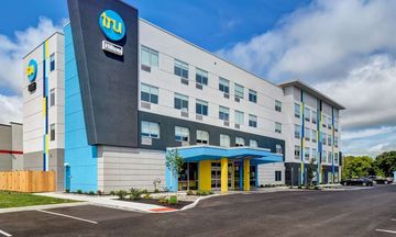 Tru by Hilton Syracuse-Camillus