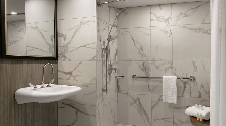 Embassy Suites by Hilton Montreal Arpt Room
