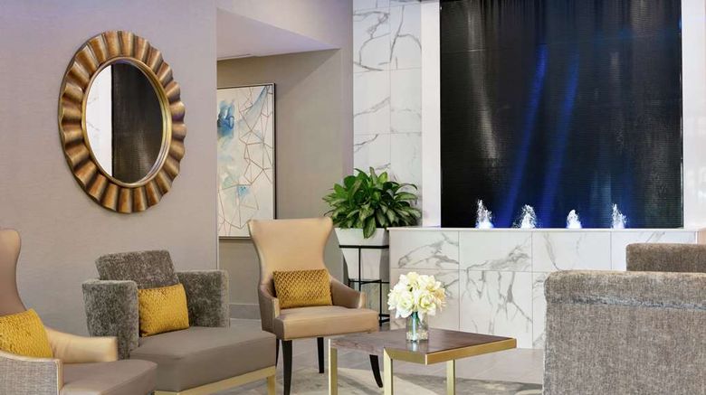 <b>Embassy Suites by Hilton Montreal Arpt Lobby</b>. Images powered by <a href="https://iceportal.shijigroup.com/" title="IcePortal" target="_blank">IcePortal</a>.