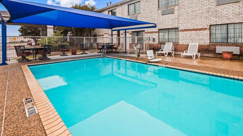 <b>SureStay Plus Hotel San Antonio Airport Pool</b>. Images powered by <a href="https://iceportal.shijigroup.com/" title="IcePortal" target="_blank">IcePortal</a>.