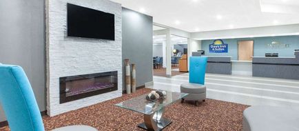 Days Inn & Suites Grand Rapids near Dtwn Lobby