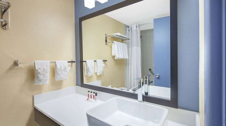 <b>Days Inn & Suites Grand Rapids near Dtwn Room</b>. Images powered by <a href="https://iceportal.shijigroup.com/" title="IcePortal" target="_blank">IcePortal</a>.