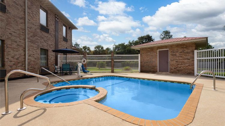 Super 8 Motel Pool