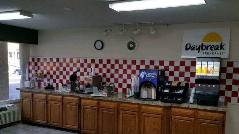 <b>Days Inn Williamsburg Restaurant</b>. Images powered by <a href="https://iceportal.shijigroup.com/" title="IcePortal" target="_blank">IcePortal</a>.