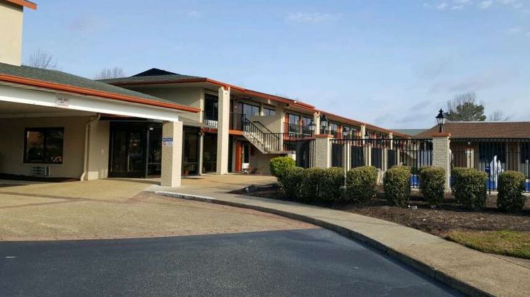 Days Inn Williamsburg Exterior