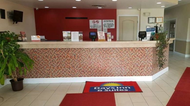 <b>Days Inn Williamsburg Lobby</b>. Images powered by <a href="https://iceportal.shijigroup.com/" title="IcePortal" target="_blank">IcePortal</a>.
