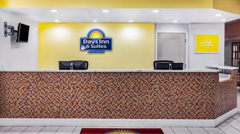 <b>Days Inn Williamsburg Lobby</b>. Images powered by <a href="https://iceportal.shijigroup.com/" title="IcePortal" target="_blank">IcePortal</a>.
