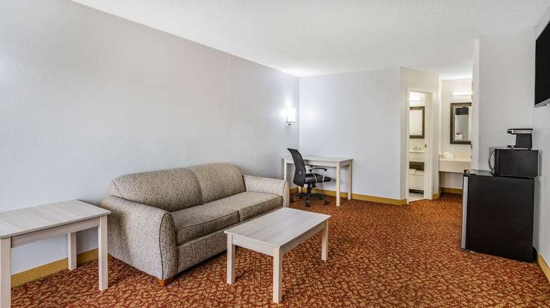 <b>Days Inn Williamsburg Suite</b>. Images powered by <a href="https://iceportal.shijigroup.com/" title="IcePortal" target="_blank">IcePortal</a>.