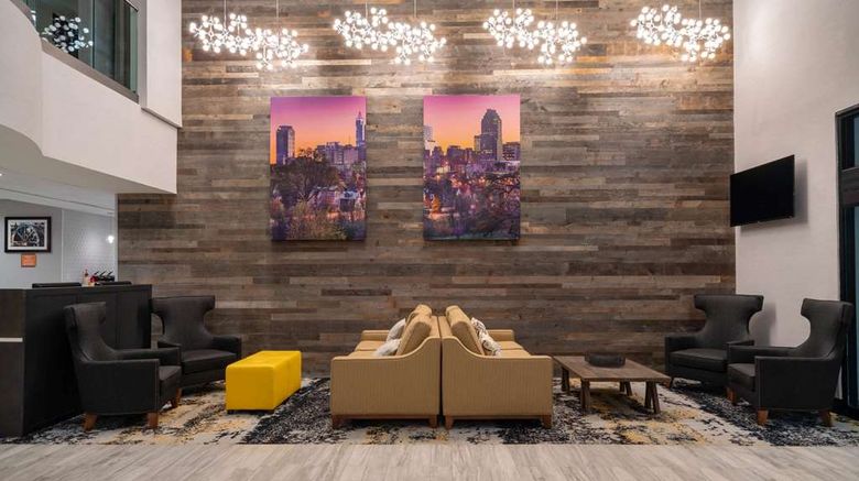 <b>La Quinta Inn & Stes Raleigh Downtown N Lobby</b>. Images powered by <a href="https://iceportal.shijigroup.com/" title="IcePortal" target="_blank">IcePortal</a>.