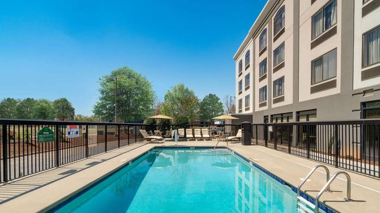 <b>La Quinta Inn & Stes Raleigh Downtown N Pool</b>. Images powered by <a href="https://iceportal.shijigroup.com/" title="IcePortal" target="_blank">IcePortal</a>.