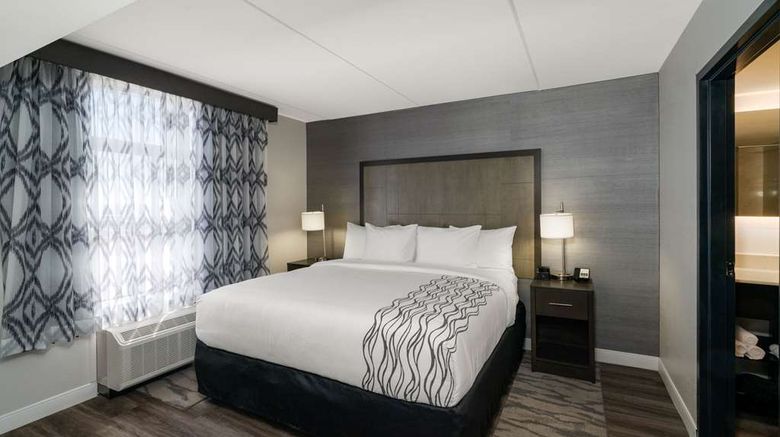 <b>La Quinta Inn & Stes Raleigh Downtown N Suite</b>. Images powered by <a href="https://iceportal.shijigroup.com/" title="IcePortal" target="_blank">IcePortal</a>.