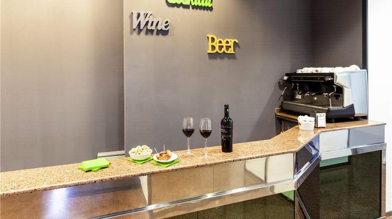 <b>Ibis Styles Brindisi Restaurant</b>. Images powered by <a href="https://iceportal.shijigroup.com/" title="IcePortal" target="_blank">IcePortal</a>.