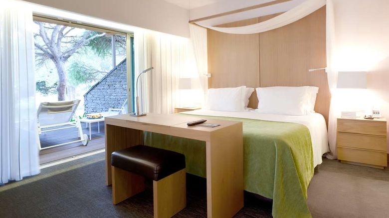 <b>Epic Sana Algarve Hotel Suite</b>. Images powered by <a href="https://iceportal.shijigroup.com/" title="IcePortal" target="_blank">IcePortal</a>.