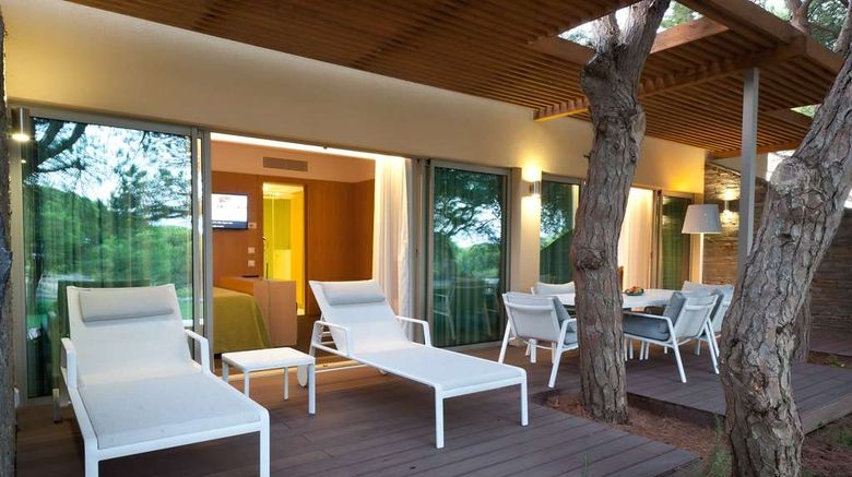 <b>Epic Sana Algarve Hotel Suite</b>. Images powered by <a href="https://iceportal.shijigroup.com/" title="IcePortal" target="_blank">IcePortal</a>.