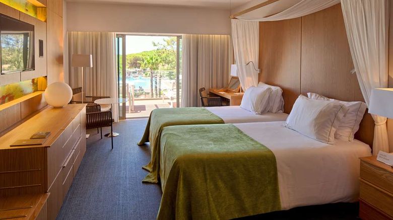 <b>Epic Sana Algarve Hotel Pool</b>. Images powered by <a href="https://iceportal.shijigroup.com/" title="IcePortal" target="_blank">IcePortal</a>.