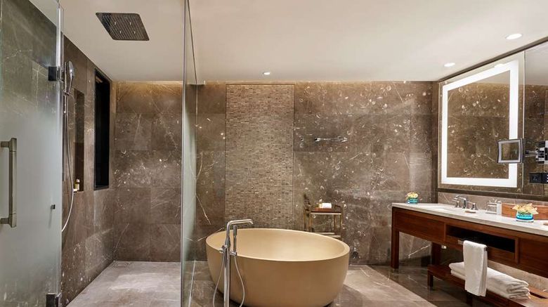<b>Grand Hyatt Kochi Bolgatty Room</b>. Images powered by <a href="https://iceportal.shijigroup.com/" title="IcePortal" target="_blank">IcePortal</a>.