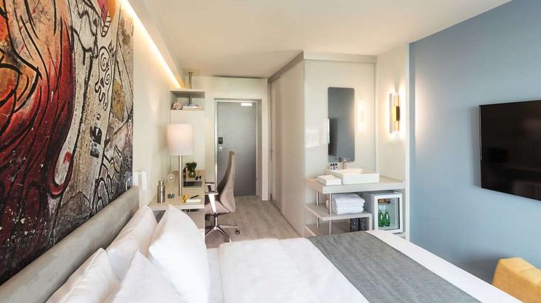 <b>Link hotel & Hub Tel Aviv Room</b>. Images powered by <a href="https://iceportal.shijigroup.com/" title="IcePortal" target="_blank">IcePortal</a>.