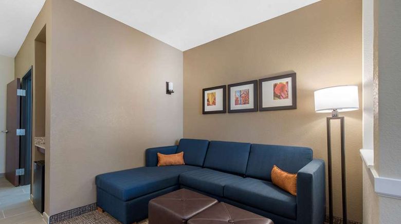 <b>Comfort Suites Denver Suite</b>. Images powered by <a href="https://iceportal.shijigroup.com/" title="IcePortal" target="_blank">IcePortal</a>.
