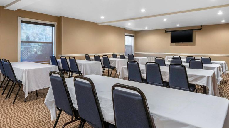 <b>Comfort Inn Ocala Meeting</b>. Images powered by <a href="https://iceportal.shijigroup.com/" title="IcePortal" target="_blank">IcePortal</a>.