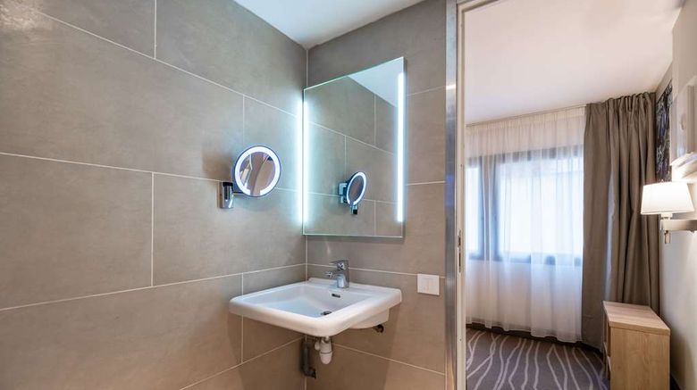 <b>Quality Hotel Toulouse Centre Restaurant</b>. Images powered by <a href="https://iceportal.shijigroup.com/" title="IcePortal" target="_blank">IcePortal</a>.
