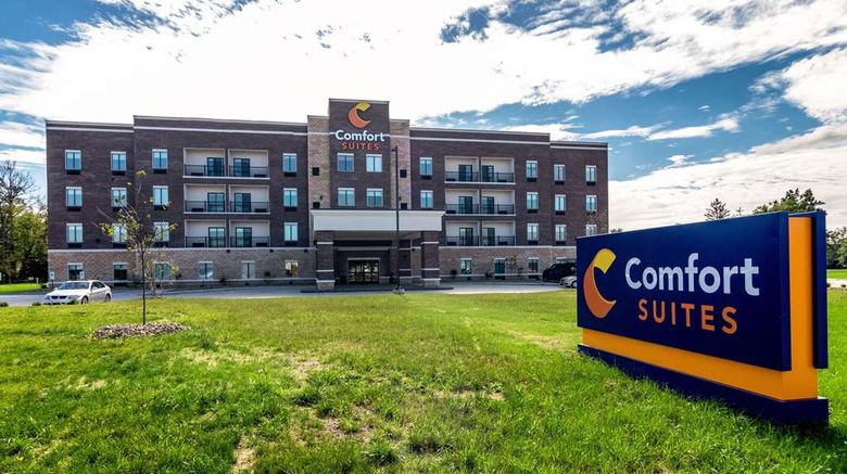 <b>Comfort Suites Brunswick Exterior</b>. Images powered by <a href="https://iceportal.shijigroup.com/" title="IcePortal" target="_blank">IcePortal</a>.